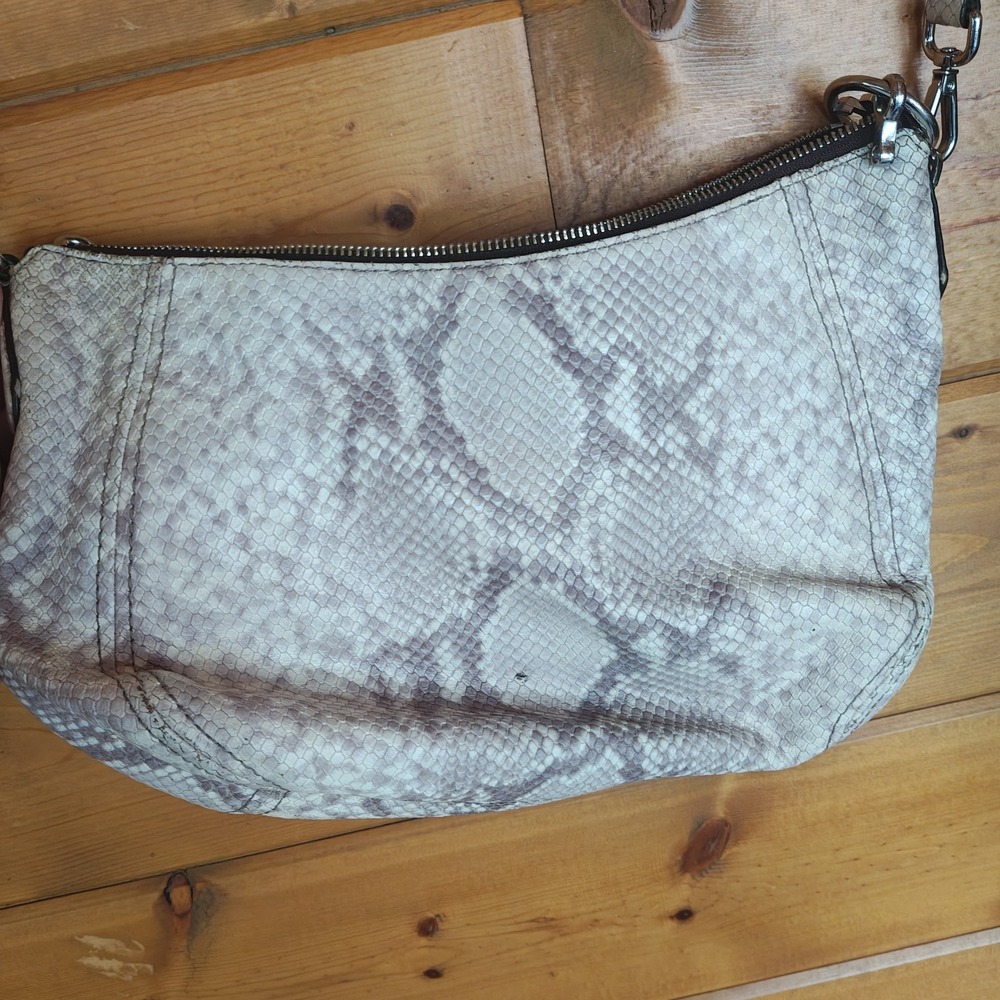 Michael Kors snake embossed handbag has multiple pockets Lightly‎ Used ZA4 - Picture 4 of 12